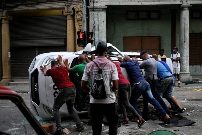 Los cubanos, entre el miedo y la esperanza