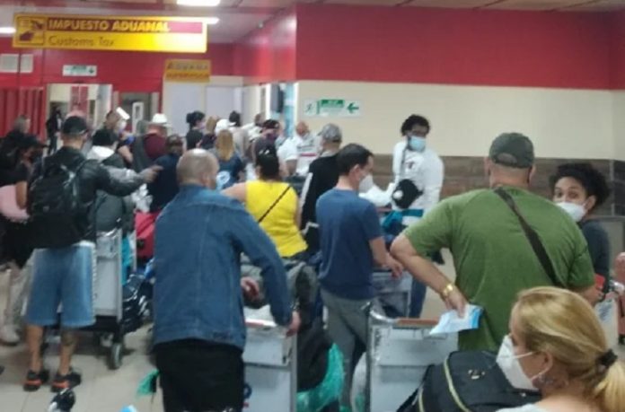 Cubanos no creen que el país esté listo para abrir sus fronteras al turismo sin ningún tipo de restricción sanitaria: 