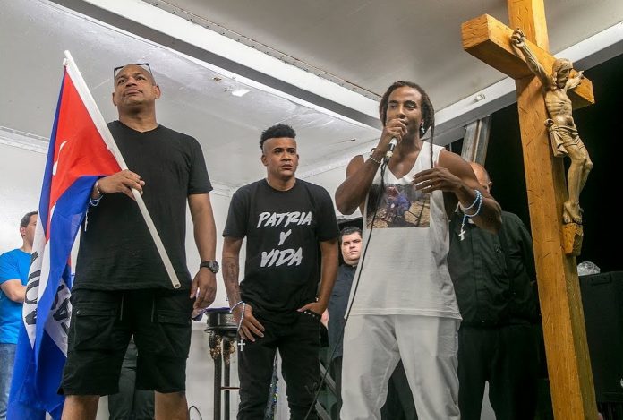 Gente de Zona y Yotuel se unen para enviarle un mensaje a el Papa Francisco pidiéndole que se pronuncie sobre lo que está ocurriendo en Cuba