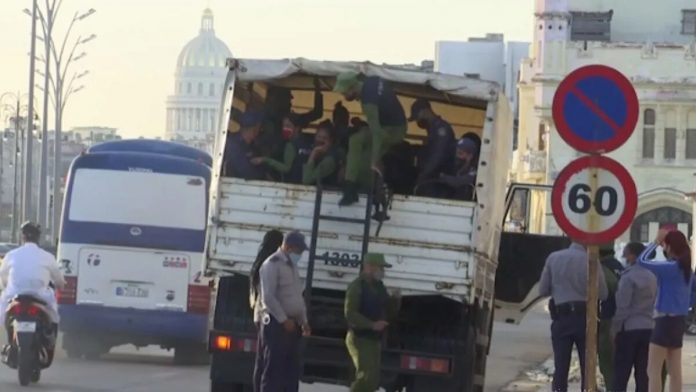La Habana es ahora mismo una ciudad sitiada y militarizada por el Gobierno, que busca amedrentar a la población para que no vuelvan a manifestarse