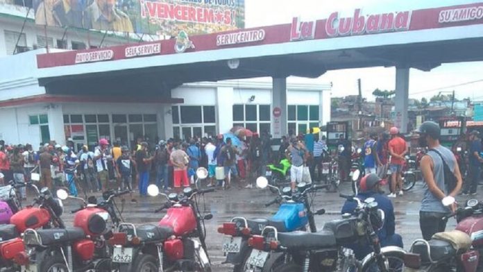 CIMEX niega la venta de combustible en dólares en las gasolineras cubanas