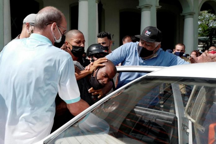 Entre ocho meses y un año de cárcel reciben los primeros manifestantes enjuiciados tras las protestas del pasado 11 de julio en Cuba