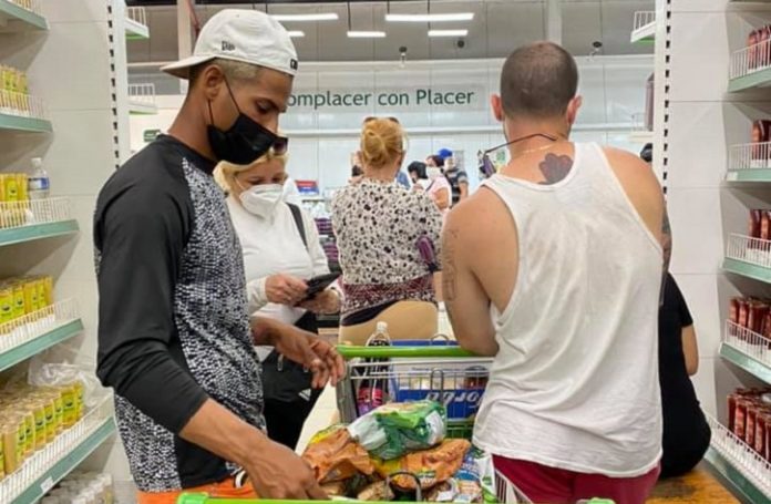 Gobierno cubano vuelve a salir en defensa de las controvertidas tiendas en dólares: 