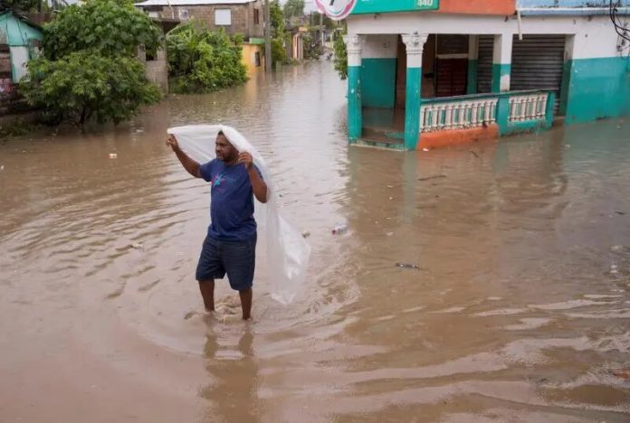 Tormenta Tropical Fred se fortalece y arroja fuertes lluvias a su paso por el norte de Cuba rumbo a Florida