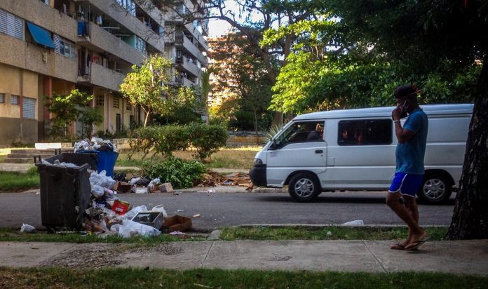Revista oficialista echa la culpa a los problemas de suciedad en La Habana la población y la 