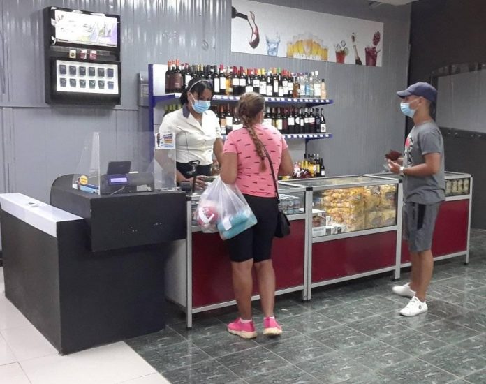 Con el dólar electrónico a 70 pesos cubanos en el mercado informal en Cuba, el Gobierno insiste en seguir abriendo tiendas en Moneda Libremente Convertible (MLC)