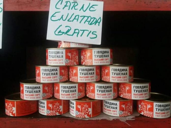 Gobierno cubano desmiente que las latas de carne rusa que están entregando gratuitamente estén vencidas