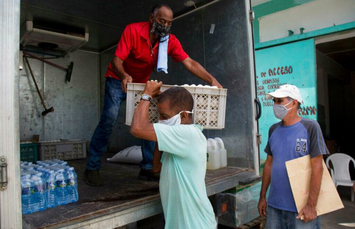 Gobierno cubano aprueba nuevo decreto ley que autoriza la creación de pequeñas y medianas empresas manejadas por cuentapropistas y con capital privado