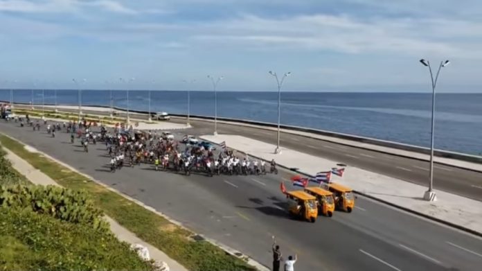 'Ya no tienen pueblo': una foto demuestra la mentira de Gobierno detrás del supuesto éxito de la caravana convocada ayer en La Habana