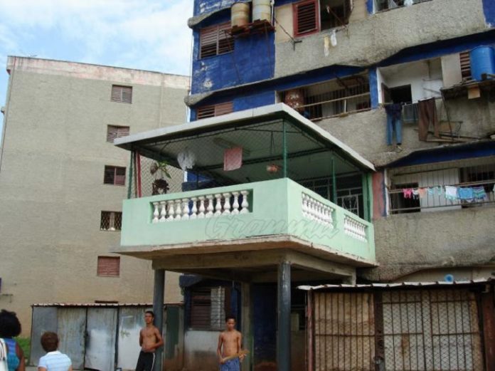 Dicen que el cubano cuando no llega, se pasa... y si no que se lo digan a los que meten estos inventos para 