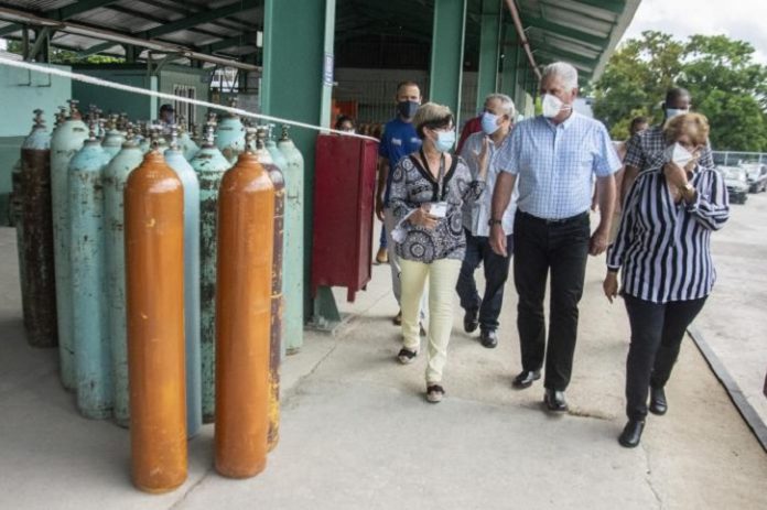 Los rusos vuelven al rescate otra vez en Cuba, pues ahora participan de la producción de oxígeno medicinal que se está realizando en la base aérea militar de San Antonio de los Baños