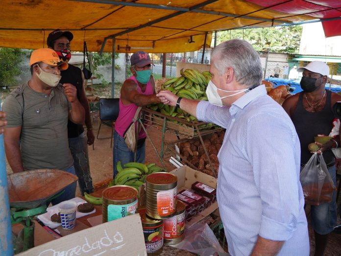 Podría subir más el precio de los alimentos en Cuba!! Gobierno cubano impondrá un impuesto de un 10% a los que comercialicen producto agropecuarios