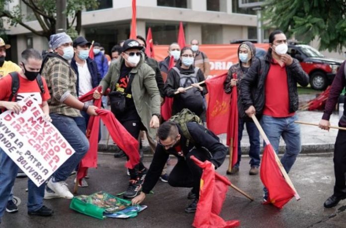 Se forma tremenda bronca frente a la embajada de Cuba en México entre defensores y opositores a la visita de Díaz-Canel a ese país