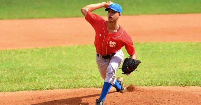 Joven pelotero cubano se olvida del 