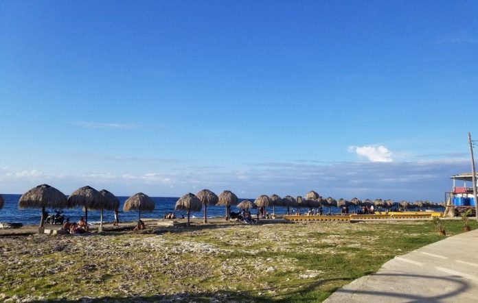 Gobierno impone multas de hasta 3000 pesos a los cubanos que violen la prohibición de bañarse en las playas en La Habana