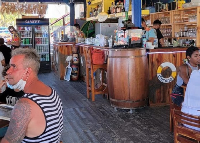 El Paseo Marítimo de 1ra y 70, en La Habana, se convierte en tendencia en las redes sociales por los elevados precios de casi todos los restaurantes privados que allí funcionan