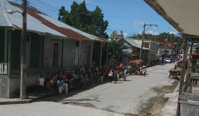 Un verdadero caos viven los vacunatorios en Holguín donde inmunizan a los niños contra la COVID-19: 