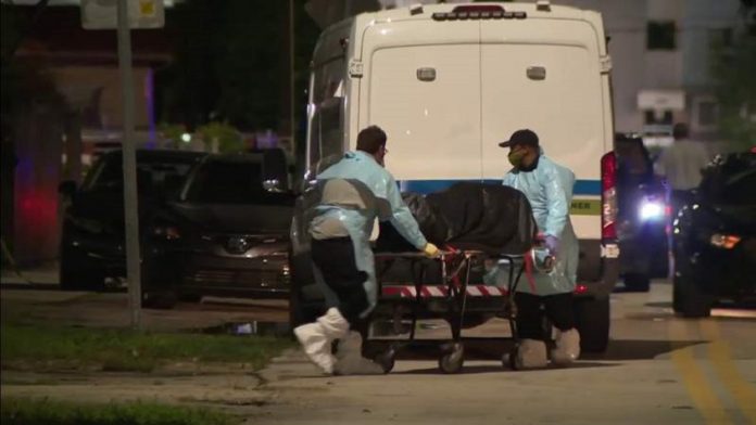 Cubano es asesinado a puñaladas por su compañero de cuarto en Miami, quien se dio a la fuga y ahora se encuentra prófugo de la justicia