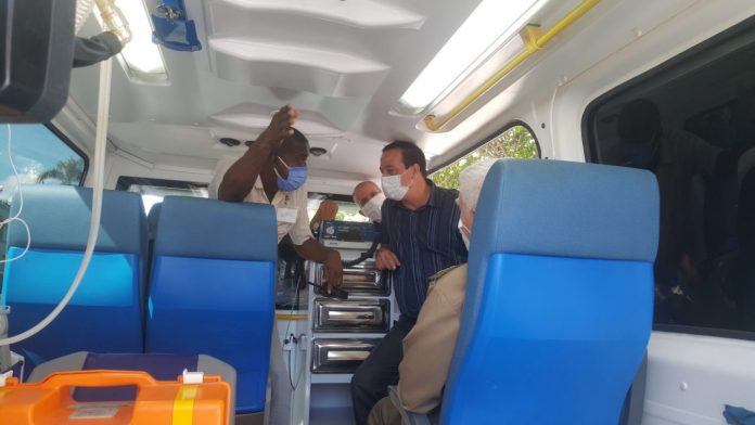 Gobierno cubano busca ambulancias viejas en España para usarlas en Santiago en el traslado de pacientes con COVID-19, mientras gasta cientos de miles de dólares en armamento nuevo para su ejército