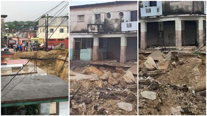 Un gran socavón abierto por el Gobierno para cambiar las tuberías en calles de la barriada habanera de Lawton está a punto de tragarse varias casas y provocar un desastre