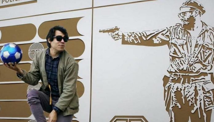 Detalles escalofriantes sale a la luz de cómo el artista cubano Hamlet Lavastida fue deportado de forma permanente por el Gobierno en la isla