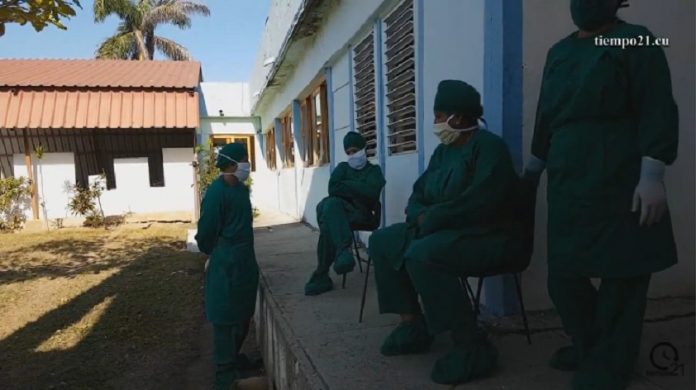 Médico cubano en zona roja explota por falta de medios de protección: 