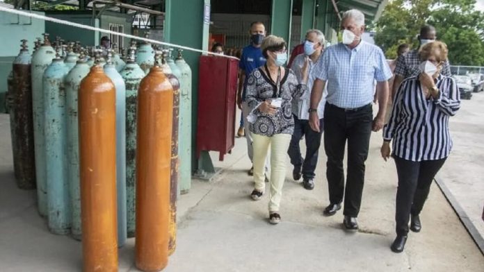 Díaz-Canel asegura que Cuba está enfrentando en estos momentos el pico más alto del nuevo rebrote de la COVID-19