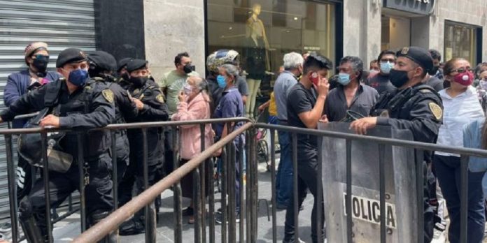 Despliegue militar organizado por el Gobierno de la Ciudad de México impide la entrada a cubanos que iban a manifestarse contra Díaz-Canel en el Zócalo de la capital azteca