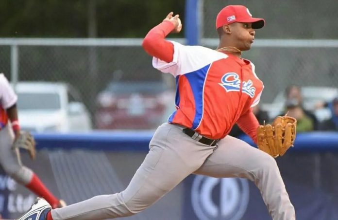 Se le fuga otro pelotero a Cuba en México a pesar de escoltarlos con policías y prohibirles salir del hotel donde están hospedados