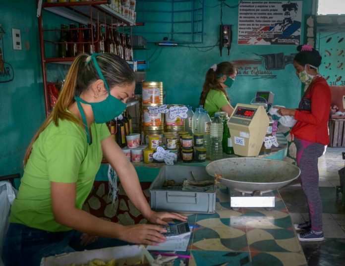 Gobierno cubano se prepara para hacerse con el negocio de los 'mensajeros de la bodega' en La Habana