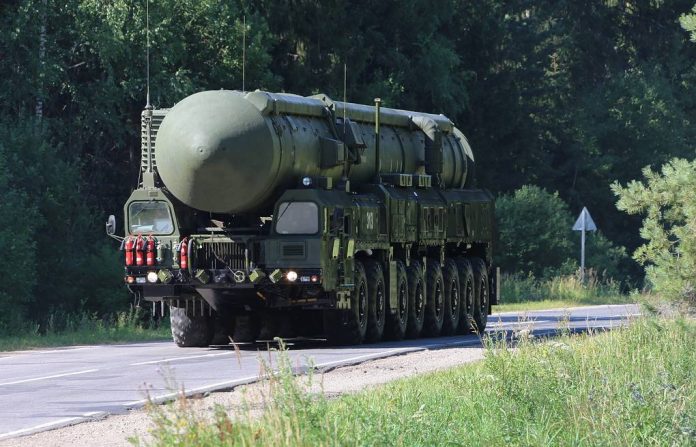 Desmienten que foto que circula de un camión portando armamento nuclear haya sido tomada en Cuba