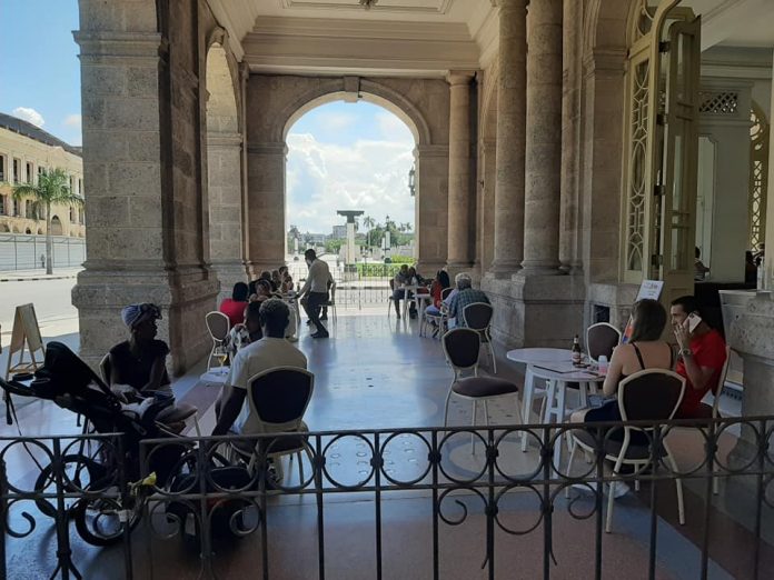 Con precios exorbitantes, pero las mesas llenas, van reabriendo poco a poco todos los restaurantes en La Habana
