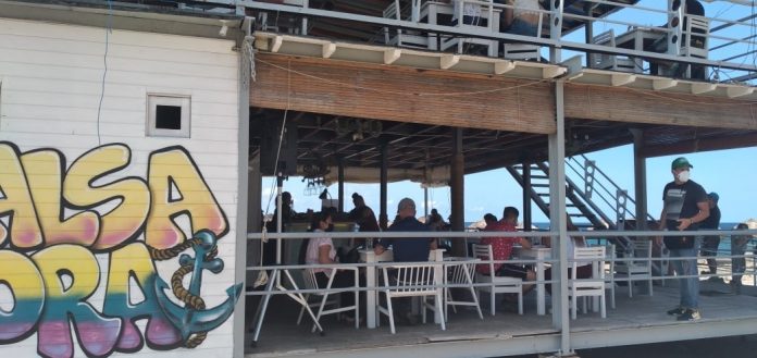 Cuentapropistas del Paseo Marítimo de 1era y 70 aseguran que las quejas en su contra por los altos precios en los restaurantes son 