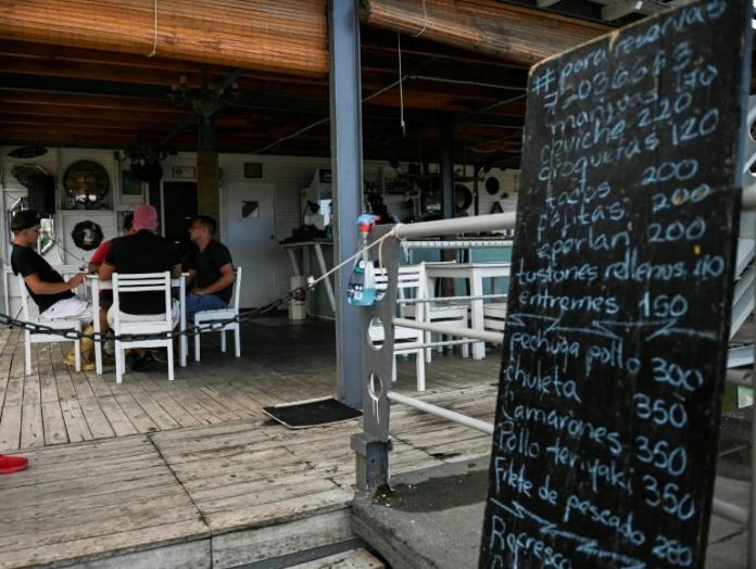 Los dueños de restaurantes y cafeterías en Cuba se defienden ante las criticas por los altos precios de sus ofertas