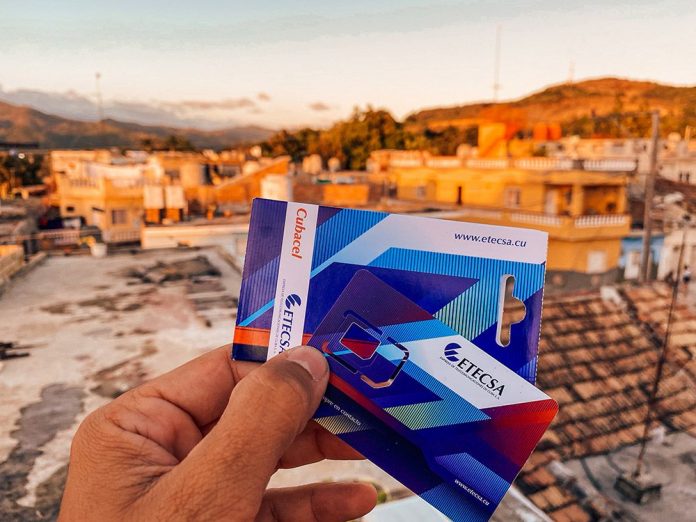 ¿Sabes que es posible comprar una tarjeta prepago para tu teléfono móvil con Internet por datos en los aeropuertos de Cuba?