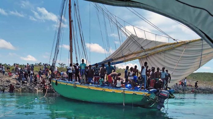Escapando a la libertad en Estados Unidos, terminan en el infierno de Cuba!!! Casi 1000 migrantes haitianos llegaron a costas cubanas durante las ultimas semanas