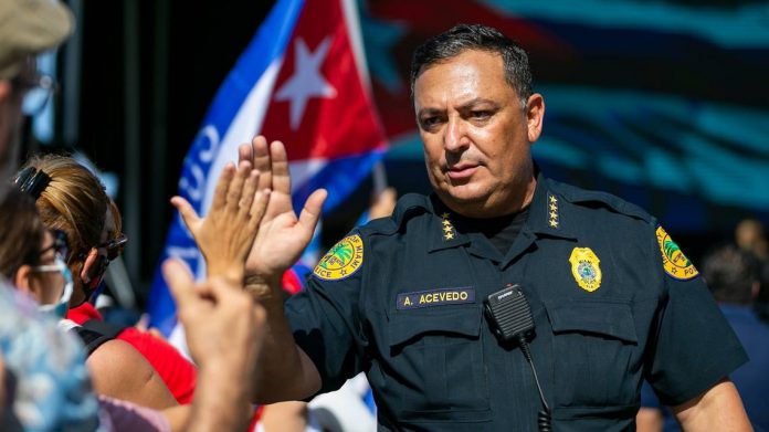 Despiden a jefe policial de Miami que denunció a concejales y 