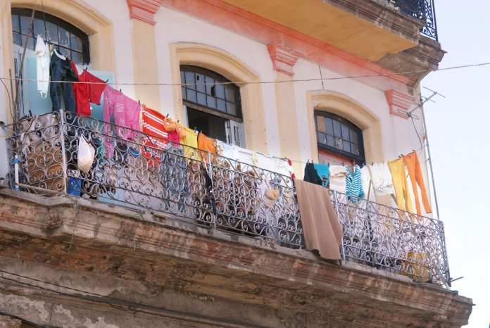 La ropa interior nueva también es un artículo de lujo en Cuba, y escasean como todo lo que falta en la isla