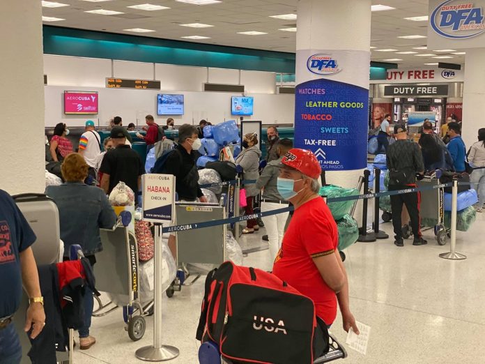 Cuba reabre sus fronteras de forma plena al turismo y los cubanos en Miami pagan hasta 1800 dólares por boleto para viajar a la isla