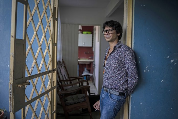 ¿Qué se sabe realmente sobre la repentina salida del activista Yunior García en la madrugada de hoy hacia España?