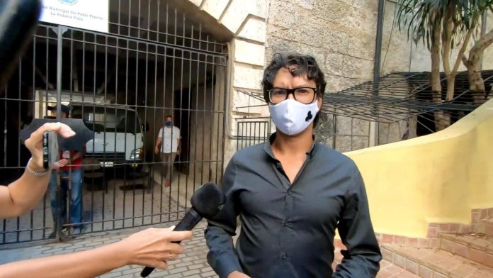 Agencias de prensa reportan la llegada está madrugada a España de Yunior García, principal promotor y organizador de la marcha del 15N en Cuba