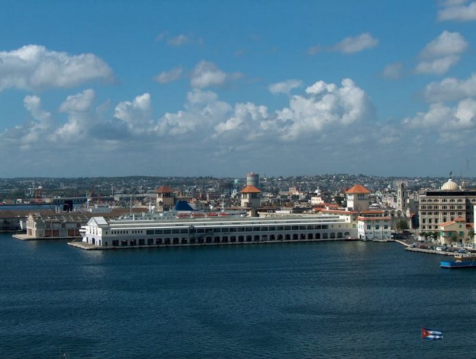 Autoridades cubanas quieren más turistas y habilitan el puerto de La Habana para recibir cruceros y ferris