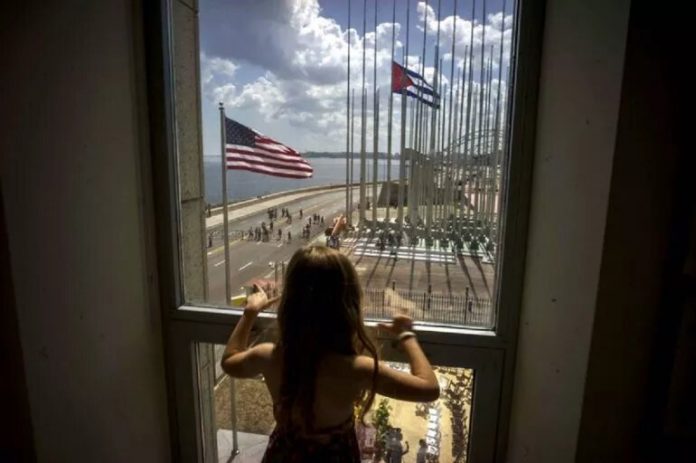 Cubanos denuncian estafas con supuestas visas para salir de la isla: 