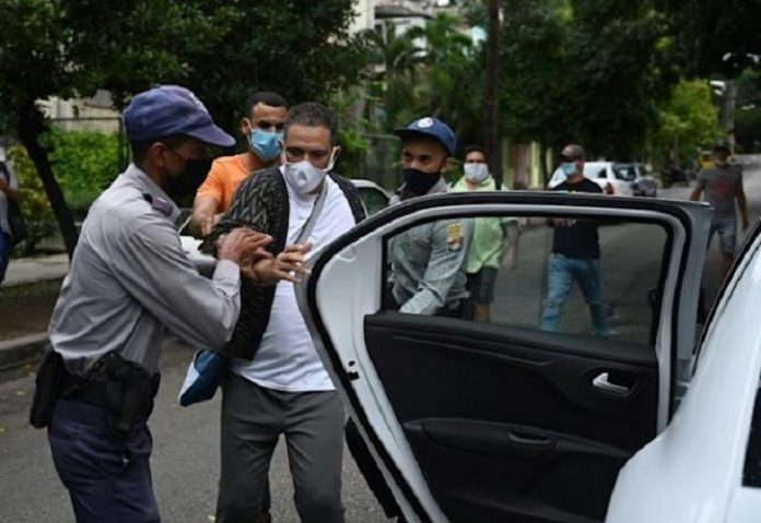 Oposición cubana pretende marchar bajo fuerte presencia militar en La Habana