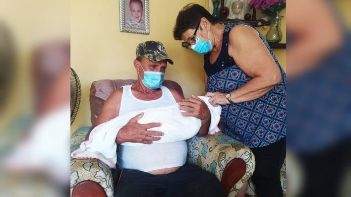 Padres del bebé encontrando abandonado en Holguín ya habían regalado anteriormente a otro hijo que tuvieron