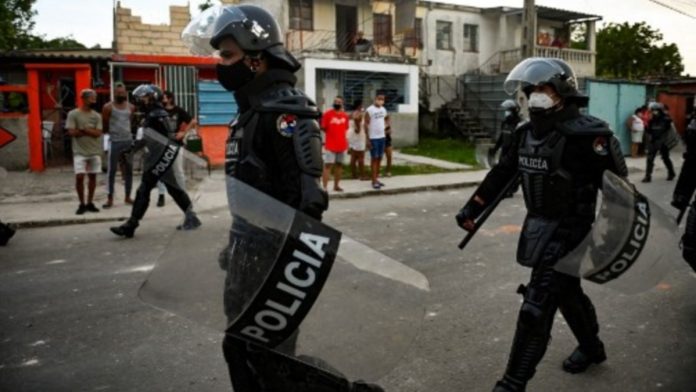 Policía que mató al joven cubano en La Güinera sigue a la espera de juicio y petición fiscal