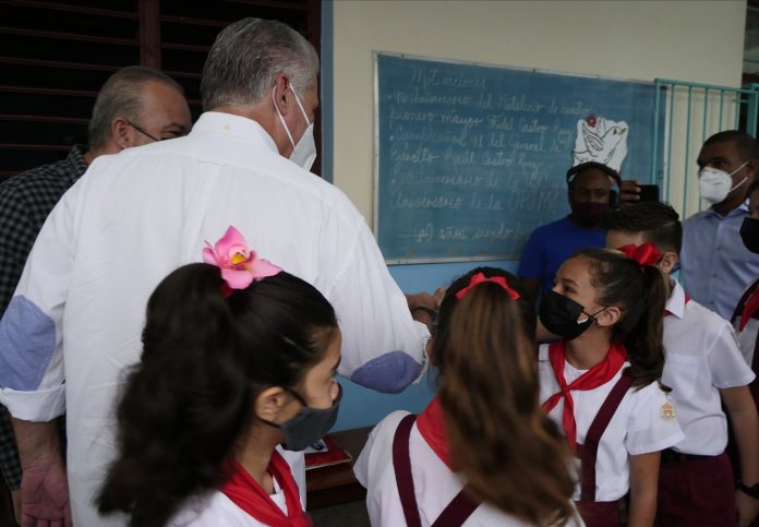 Gobierno cubano celebra la vuelta a clases y la reapertura de fronteras a horas de que inicien las movilizaciones convocadas por la oposición