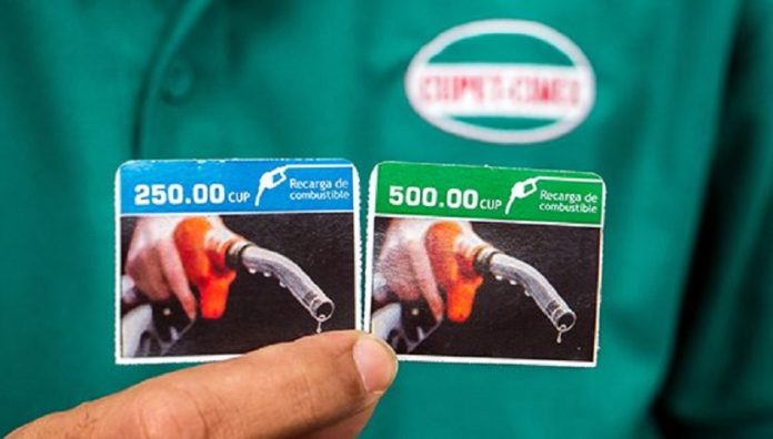 Compra de combustible con tarjetas prepago: otro quebradero de cabeza para los cubanos
