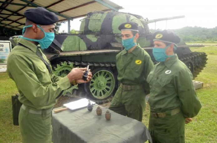 El Gobierno cubano saca los tanques a la calle en su 