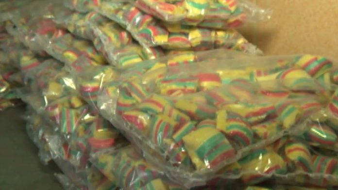 En Guantánamo el Gobierno pone en marcha una fábrica para producir caramelos con fogones de leña